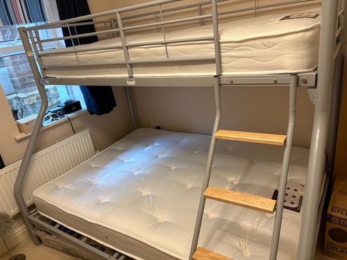 Nearly new bunkbed bottom - new,